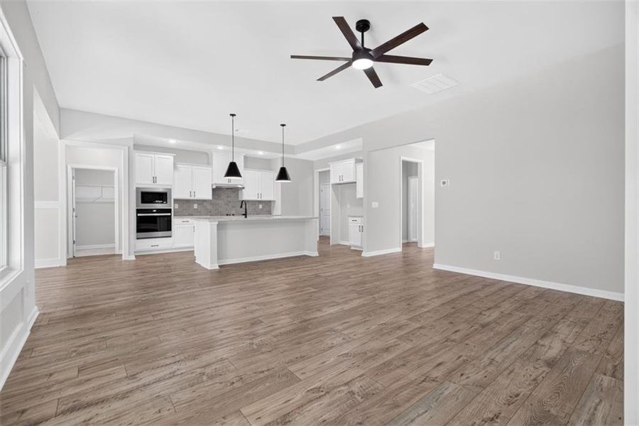 Spacious, unfurnished interior of a new home in , Athens (Image 22).