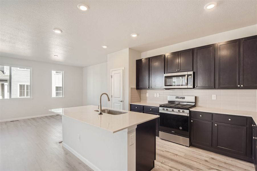 13893 deertrack lane - web quality - 005 - 07 kitchen