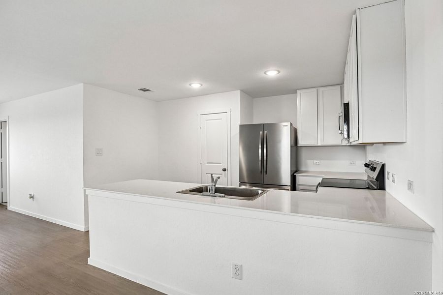 Furnished interior view inside a new home in , Seguin (Image 8).