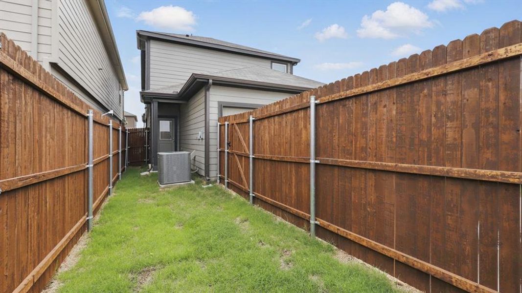 Exterior details and patio area of a home in Orchard Village, Fort Worth (Image 3).