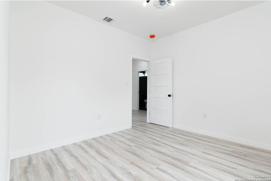 Spacious, unfurnished interior of a new home in , San Antonio (Image 15).