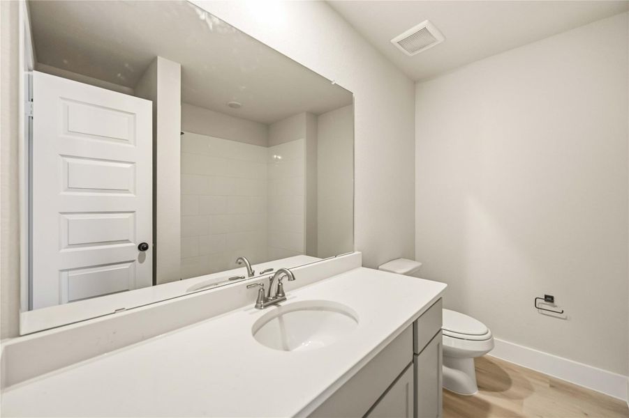 Furnished interior view inside a new home in Alicante, Houston (Image 10).