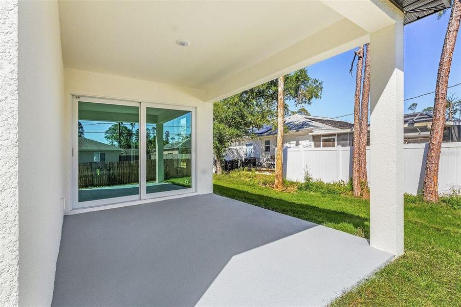 Spacious, unfurnished interior of a new home in , North Port (Image 7).