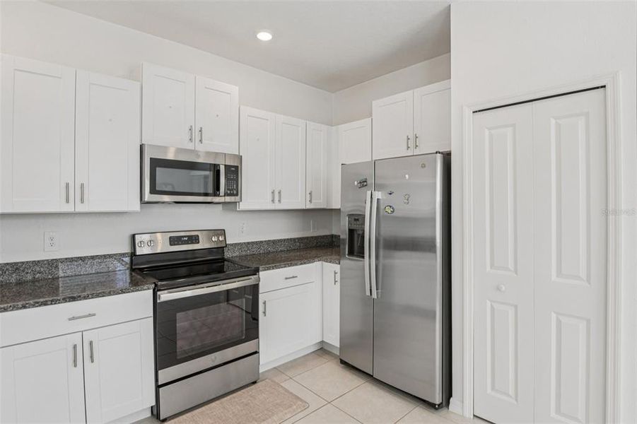 Furnished interior view inside a new home in , Land O' Lakes (Image 10).