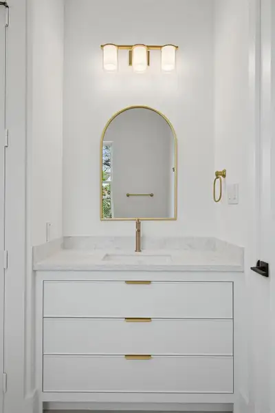 Secondary bathroom (#1)