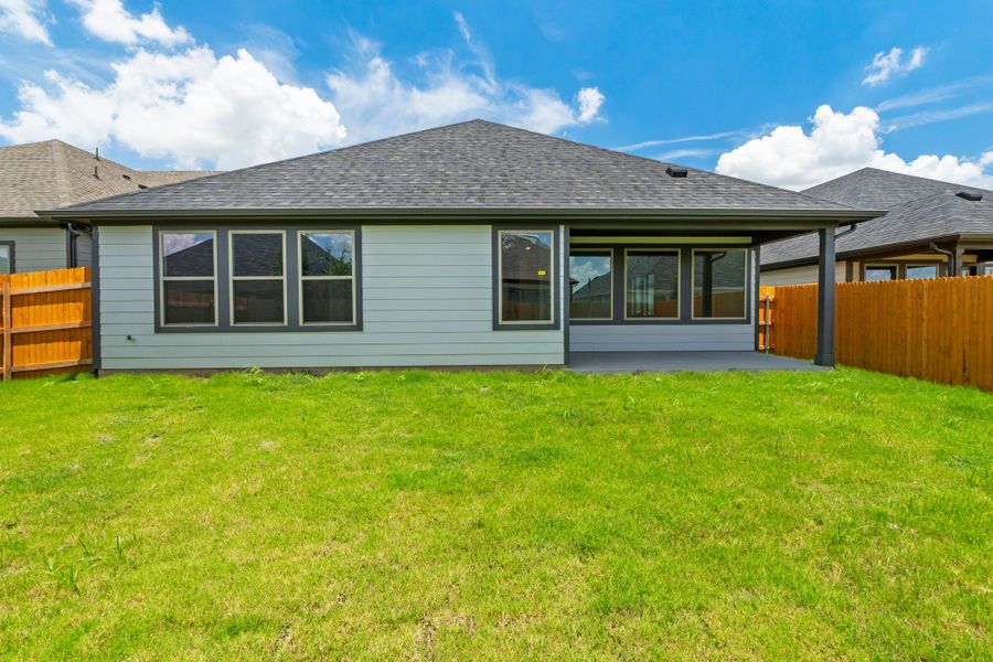 Exterior details and patio area of a home in Prairie Winds, Hutto (Image 26).