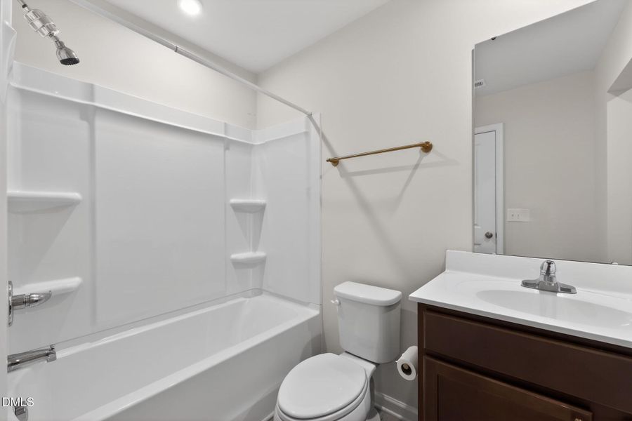 16_424_Emerald_Shire_Wy-Bathroom-1--1 16_424_Emerald_Shire_Wy-Bathroom-1--1
