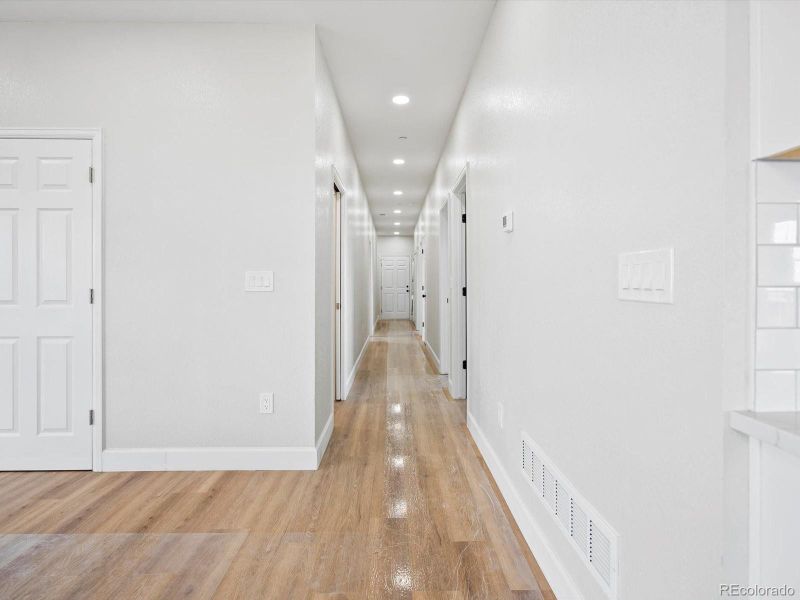 Spacious, unfurnished interior of a new home in , Strasburg (Image 18).