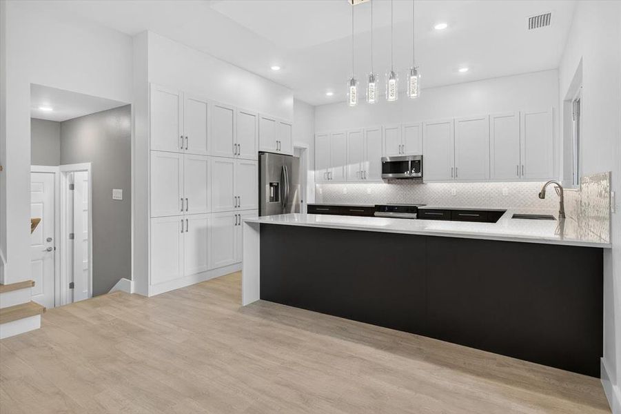 Furnished interior view inside a new home in , Tarpon Springs (Image 7).