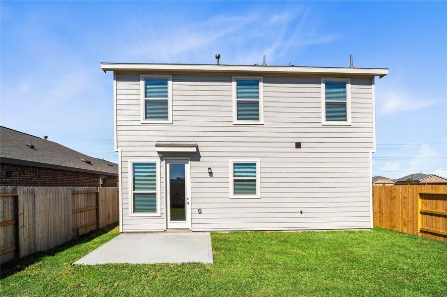 Come explore this spacious backyard featuring a patio slab—perfect for outdoor living! There's ample space for kids to play and adults to unwind. Ideal for patio furniture, a BBQ pit, and so much more—the possibilities are endless!