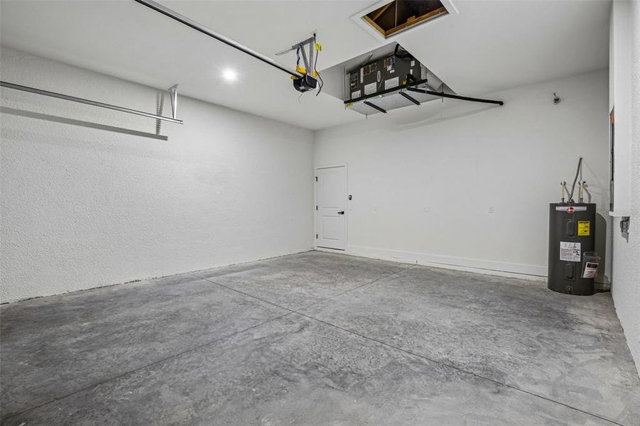 Spacious, unfurnished interior of a new home in , North Port (Image 30).