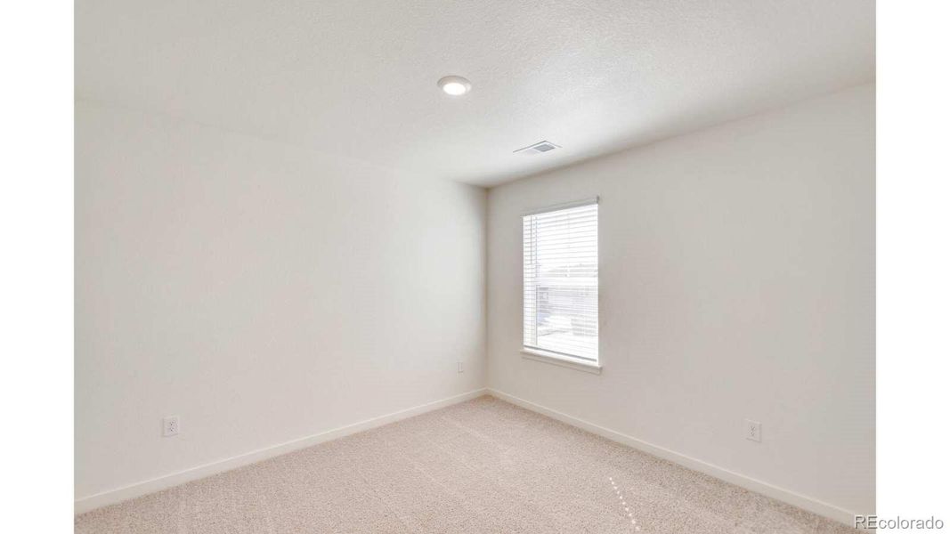 Spacious, unfurnished interior of a new home in The Ridge at Lorson Ranch, Colorado Springs (Image 12).