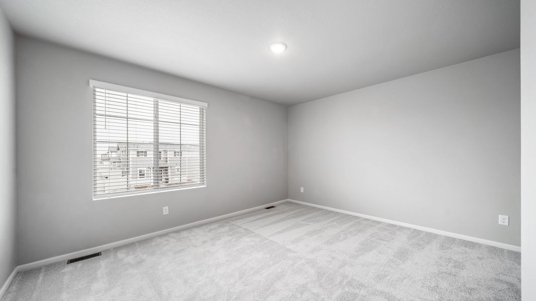 Spacious, unfurnished interior of a new home in Green Valley Ranch, Aurora (Image 30).