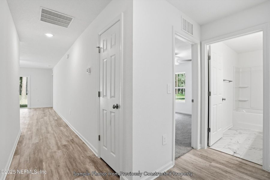 Spacious, unfurnished interior of a new home in , Green Cove Springs (Image 9).