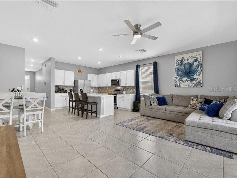 Furnished interior view inside a new home in , Apollo Beach (Image 50).
