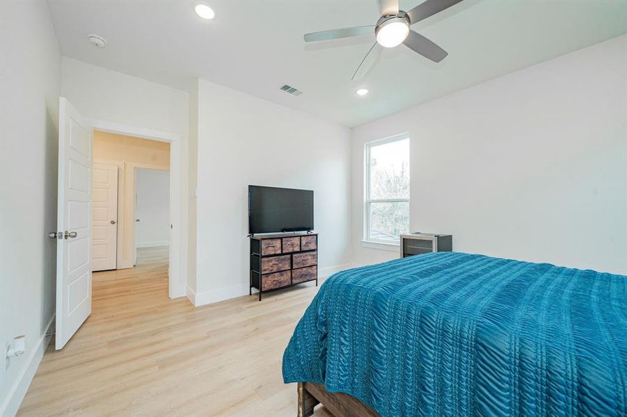 Furnished interior view inside a new home in , Gun Barrel City (Image 34).