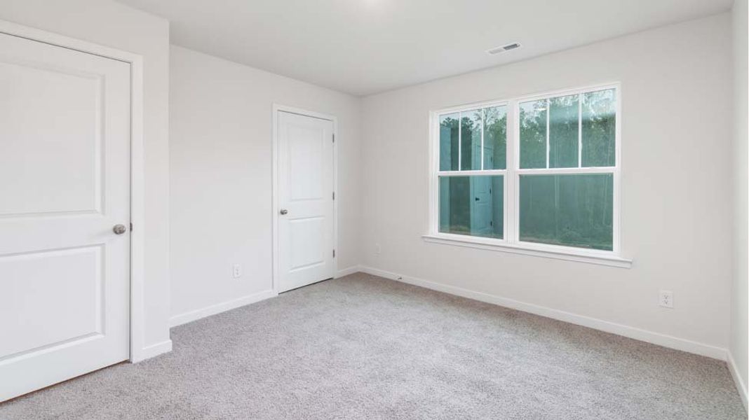 Spacious, unfurnished interior of a new home in Reedy Creek Preserve, Charlotte (Image 18).