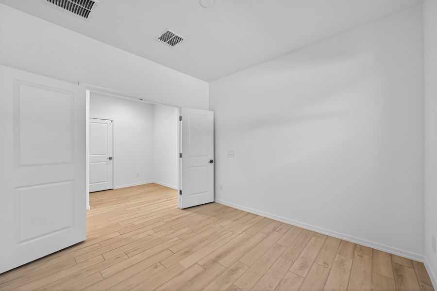 Spacious, unfurnished interior of a new home in Artisan at Asante, Surprise (Image 27).