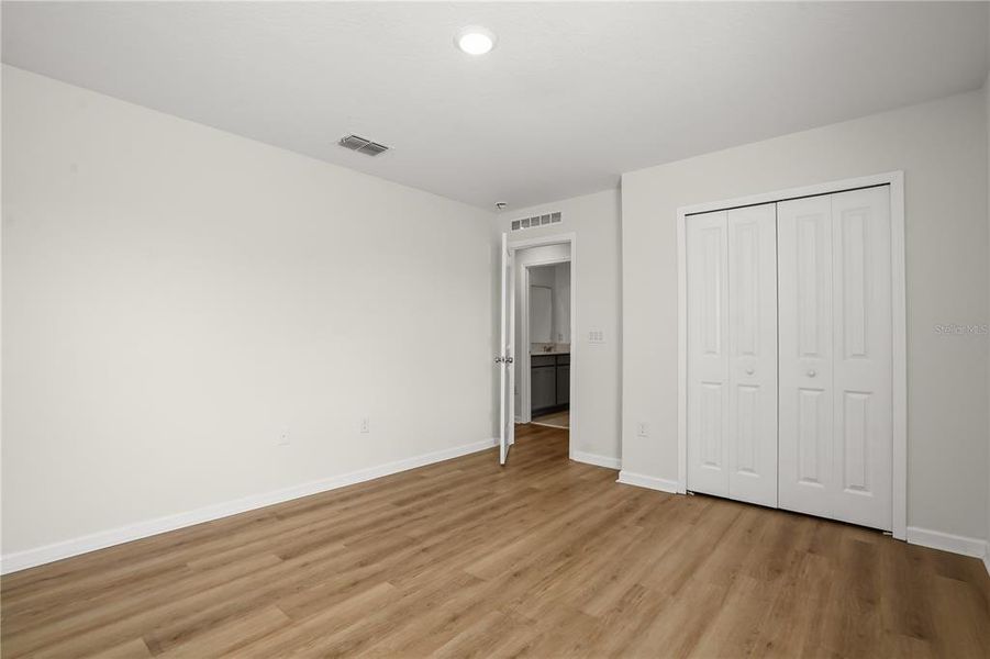 Spacious, unfurnished interior of a new home in Cascades, Davenport (Image 19).