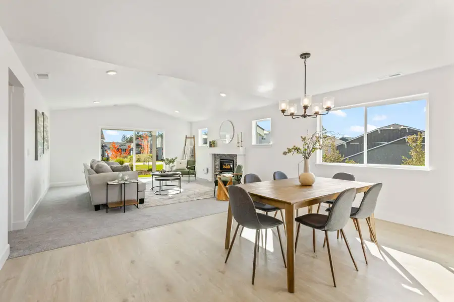 Representative furnished interior of a home built from the Aspen by MonteVista Homes in Rosengarth Estates, Bend (Image 11). Representative furnished interior of a home built from the Aspen by MonteVista Homes in Rosengarth Estates, Bend (Image 11).