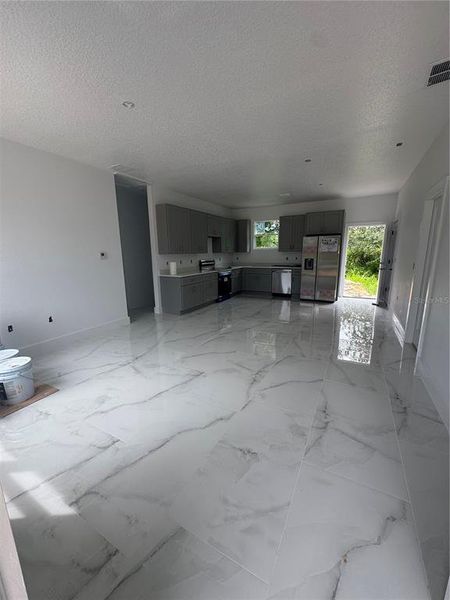 Spacious, unfurnished interior of a new home in , Winter Garden (Image 15).