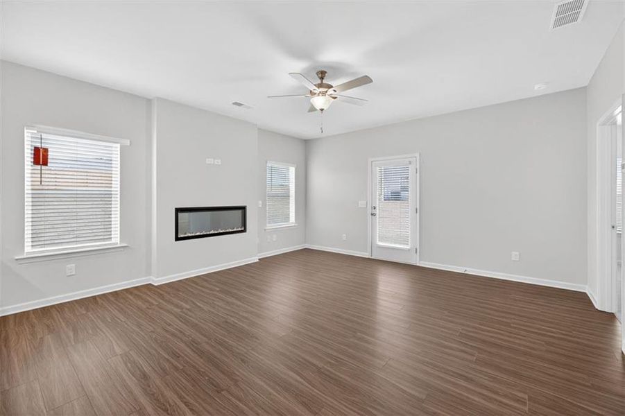 Spacious, unfurnished interior of a new home in Garrett Preserve, Douglasville (Image 33).