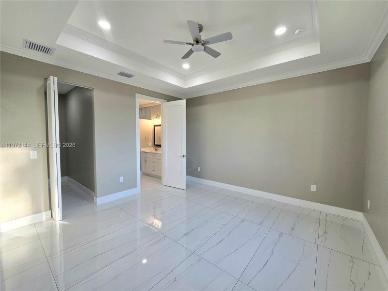 Spacious, unfurnished interior of a new home in , Lehigh Acres (Image 28).