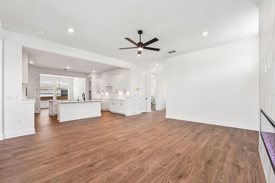 Spacious, unfurnished interior of a new home in 6 Creeks, Kyle (Image 22).