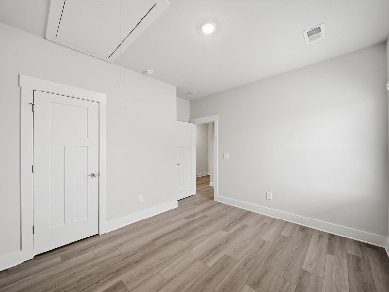 Spacious, unfurnished interior of a new home in Ashby Woods, Boiling Springs (Image 17).