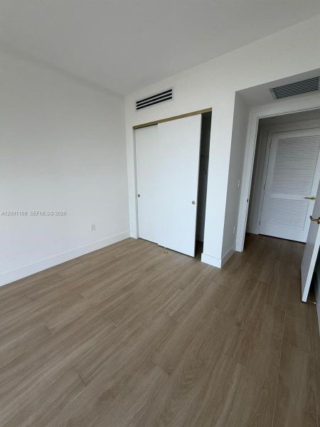 Spacious, unfurnished interior of a new home in , Miami (Image 10).