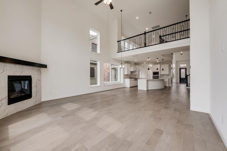 Spacious, unfurnished interior of a new home in Grand Braniff Park, Irving (Image 16).