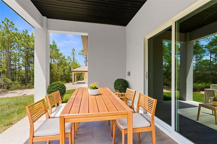 Exterior details and patio area of a home in , Weeki Wachee (Image 3).