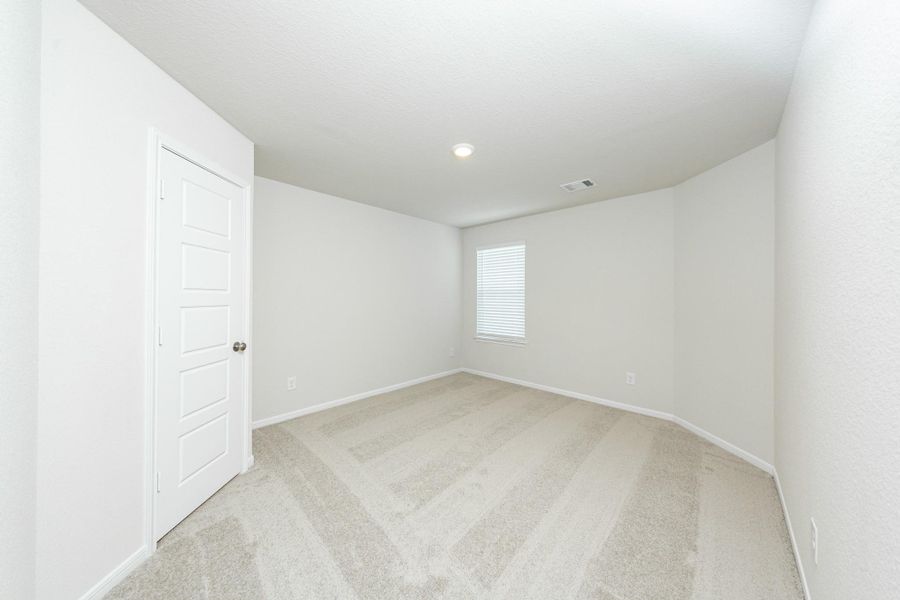 Spacious, unfurnished interior of a new home in River's Edge, Conroe (Image 23).