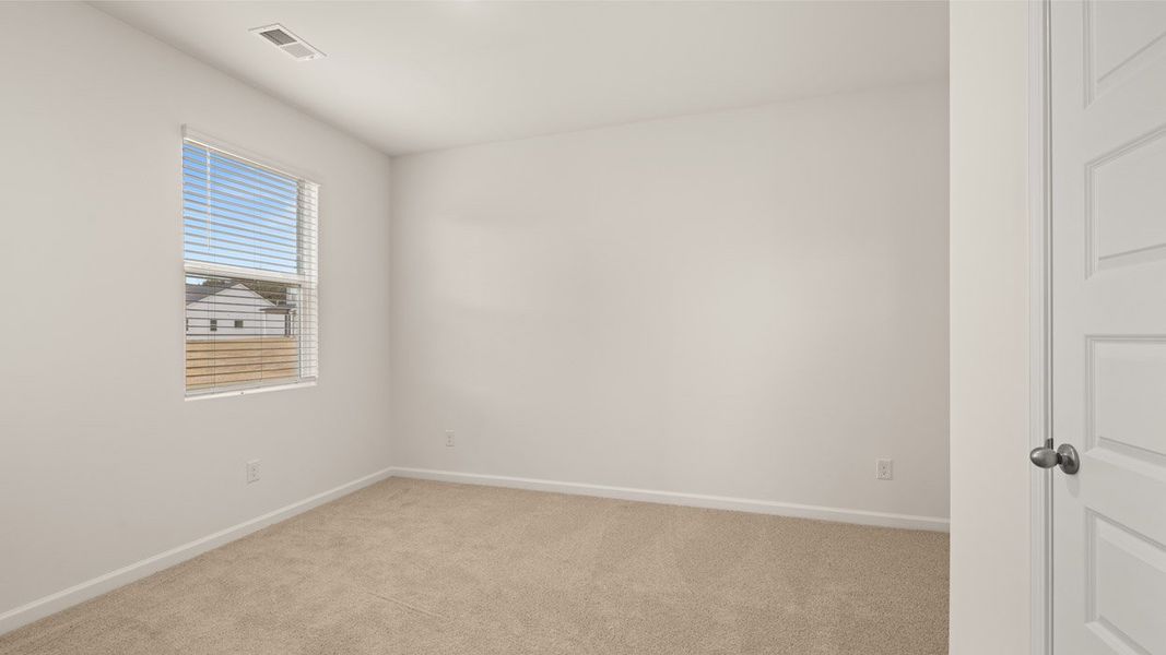 Spacious, unfurnished interior of a new home in Bridle Creek, Locust Grove (Image 28).