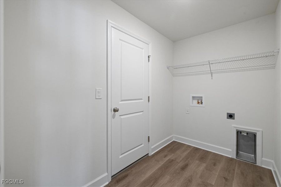 Spacious, unfurnished interior of a new home in Cape Coral, Cape Coral (Image 35).