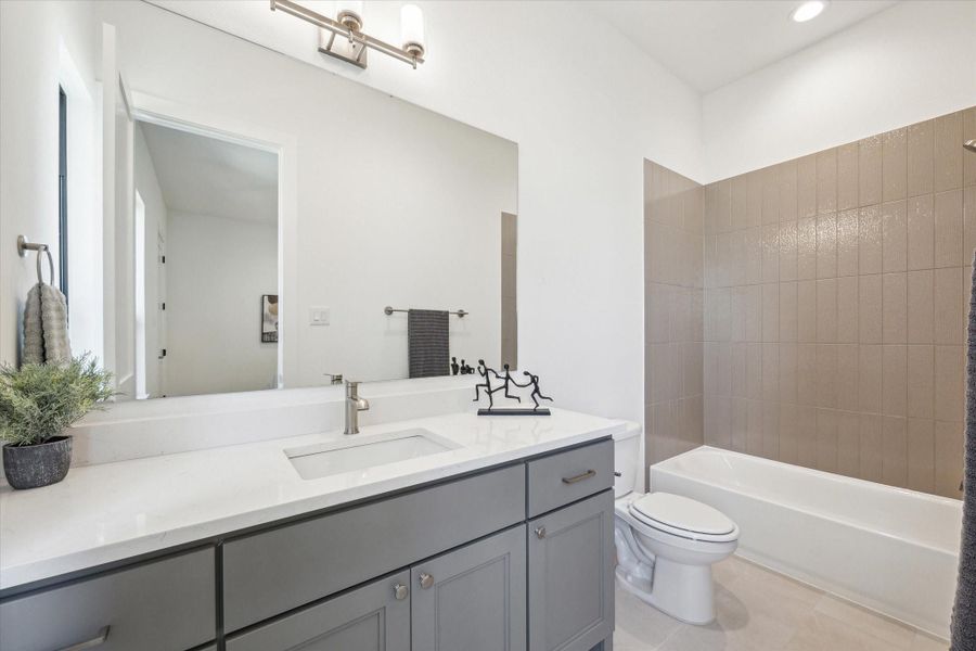 Ensuite Bath. Ensuite Bath.