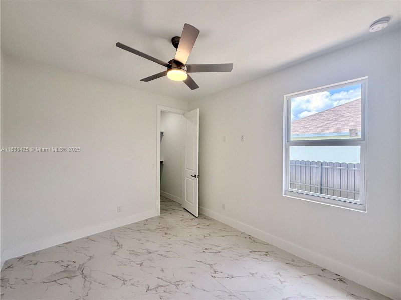 Spacious, unfurnished interior of a new home in , Cape Coral (Image 26).