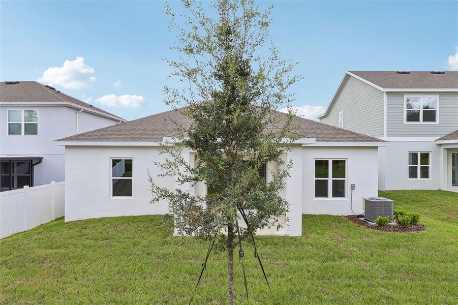 Exterior details and patio area of a home in Eagletail Landings, Howey-in-the-Hills (Image 4).