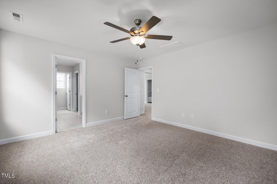 Spacious, unfurnished interior of a new home in Gregory Village, Lillington (Image 54).