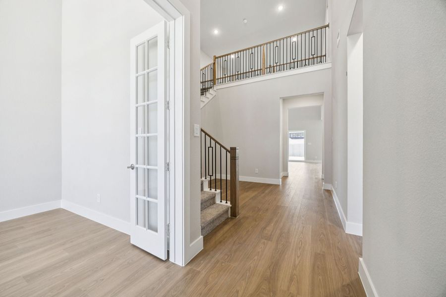 Spacious, unfurnished interior of a new home in Painted Tree Lakeside, McKinney (Image 19).