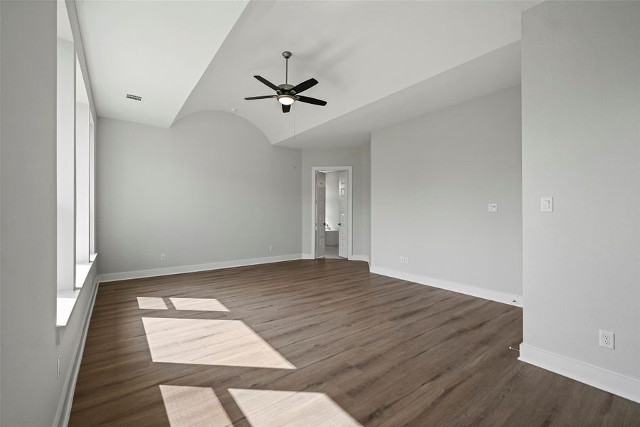 Spacious, unfurnished interior of a new home in Bridgeland 80′, Cypress (Image 22). Spacious, unfurnished interior of a new home in Bridgeland 80′, Cypress (Image 22).