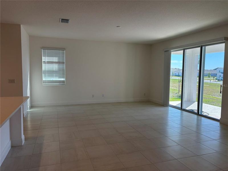 Spacious, unfurnished interior of a new home in Trinity Lakes, Groveland (Image 11).