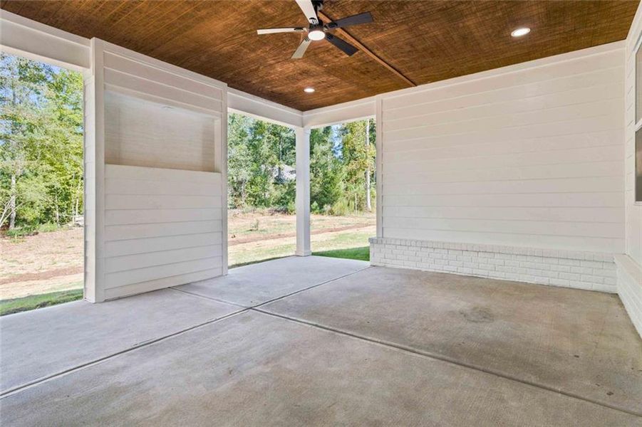 Exterior details and patio area of a home in , Griffin (Image 37).