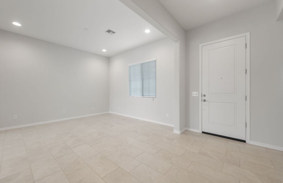 Spacious, unfurnished interior of a new home in Sun City Anthem at Merrill Ranch, Florence (Image 24).