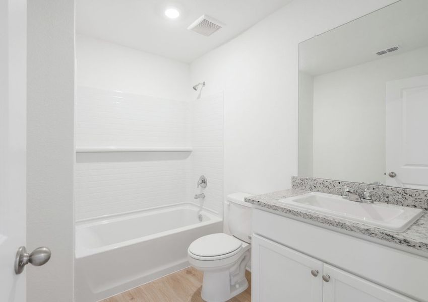 Secondary bathroom with a shower/tub combination