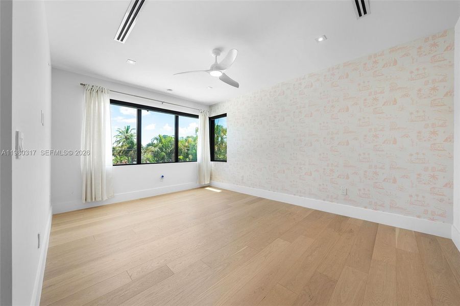 Spacious, unfurnished interior of a new home in , Fort Lauderdale (Image 25).