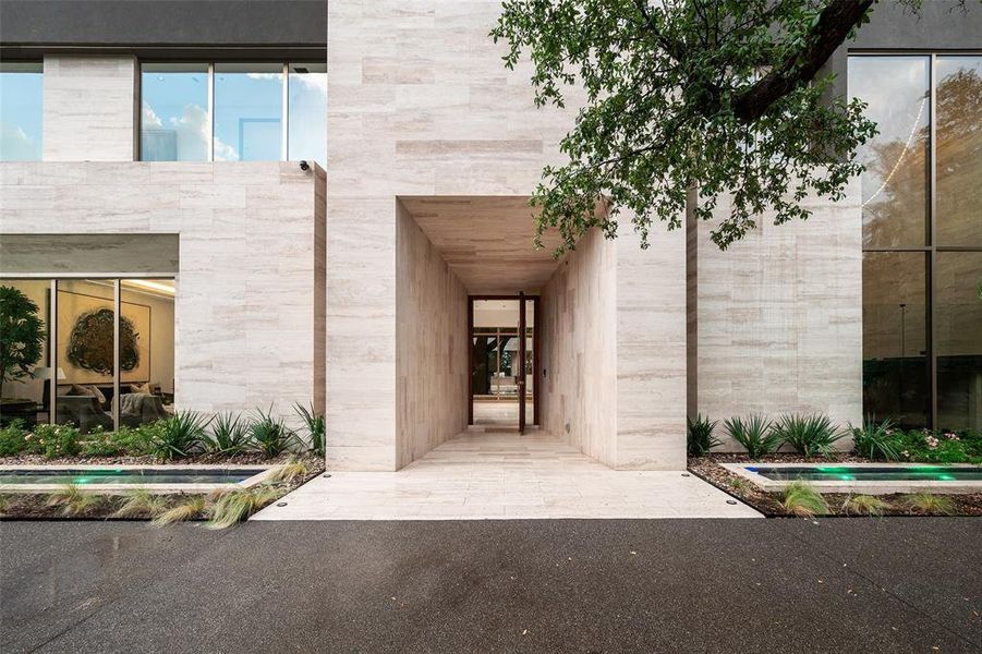 Exterior details and patio area of a home in , Dallas (Image 21).