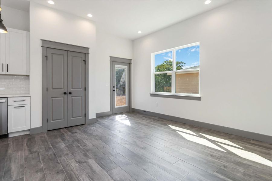 Dining area without virtual staging