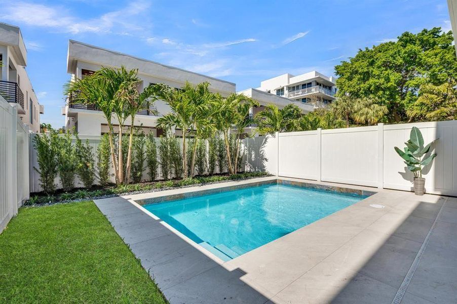 Exterior details and patio area of a home in , Fort Lauderdale (Image 27).