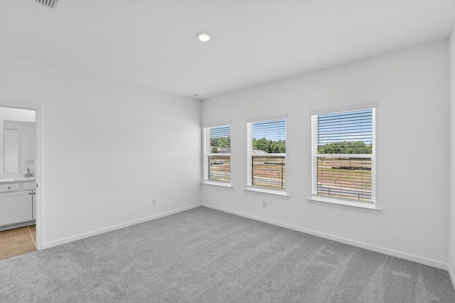 Spacious, unfurnished interior of a new home in Alder Creek, Cumming (Image 17).